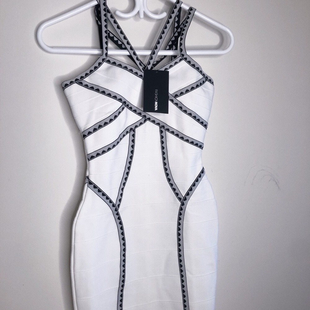 FASHIONNOVA DRESS - Picture 3 of 3